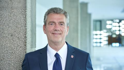 Hessens Finanzstaatssekretär Dr. Martin Worms Hessens Finanzstaatssekretär Dr. Martin Worms
