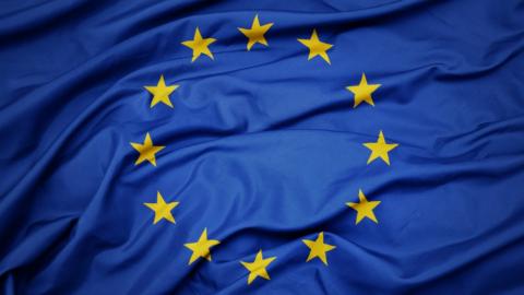 Europaflagge mit Faltenwurf