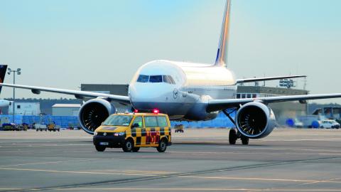 Rollverkehr auf dem Vorfeld am Flughafen Frankfurt. Die Fraport AG ist eine der zahlenmäßig größten Beteiligungen des Landes Hessen.