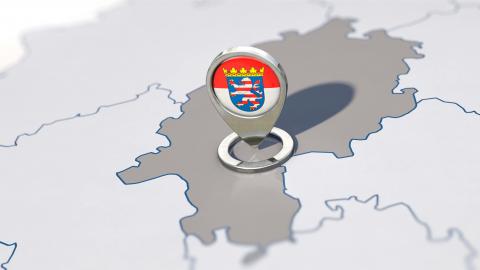 Eine Landkarte von Hessen mit dem Hessen-Wappen.