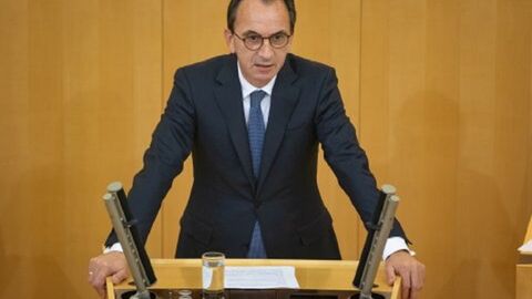 Finanzminister Michael Boddenberg spricht im Plenum des Hessischen Landtags. Finanzminister Michael Boddenberg spricht im Plenum des Hessischen Landtags.
