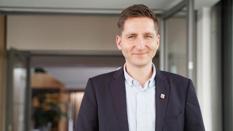 Ralph-Nicolas Pietzonka - Pressesprecher im Hessischen Ministerium der Finanzen Ralph-Nicolas Pietzonka - Pressesprecher im Hessischen Ministerium der Finanzen