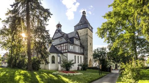 Einer der Heilkurorte, die von der Hilfe des Landes profitieren: Bad Camberg. Im Bild zu sehen ist der dortige Amthof.