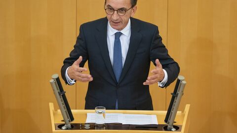 Minister Michael Boddenberg hält eine Rede im Landtag.