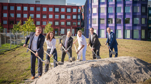 Spatenstich für das Institut für Lungenforschung an der Justus-Liebig-Universität Gießen mit Wissenschaftsministerin Angela Dorn, Finanzminister Michael Boddenberg, Universitätspräsident Professor Dr. Joybrato Mukherjee und weiteren Beteiligten. 