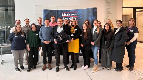 Hessens neuer Finanzminister Prof. Dr. R. Alexander Lorz besuchte das Finanzamt Wiesbaden und warb beim Tag der offenen Tür für eine Ausbildung in der Hessischen Steuerverwaltung. 