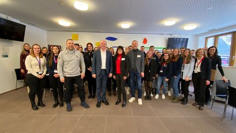 Hessens neuer Finanzstaatssekretär Uwe Becker eröffnete den Tag der offenen Tür der Frankfurter Finanzämter und warb mit zahlreichen Beschäftigten für eine Ausbildung in der Hessischen Steuerverwaltung.  Hessens neuer Finanzstaatssekretär Uwe Becker eröffnete den Tag der offenen Tür der Frankfurter Finanzämter und warb mit zahlreichen Beschäftigten für eine Ausbildung in der Hessischen Steuerverwaltung.