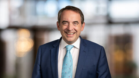Hessens Finanzminister Professor Dr. R. Alexander Lorz Hessens Finanzminister Professor Dr. R. Alexander Lorz