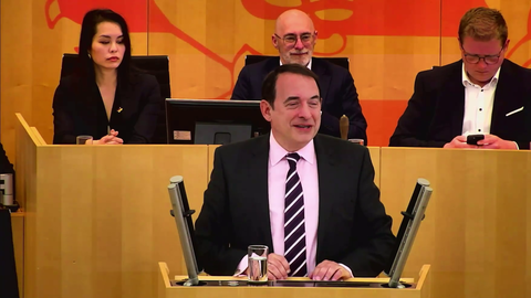 Hessens Finanzminister Professor Dr. R. Alexander Lorz spricht in der Landtagssitzung vom 15. Mai 2024 zum Hessengeld.