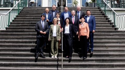 Teilnehmende der Finanzministerkonferenz 2024 in Bremen.