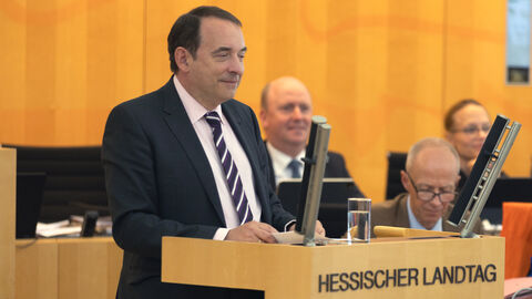 Finanzminister Lorz spricht im Landtag. (Archivbild) Finanzminister Lorz spricht im Landtag. (Archivbild)