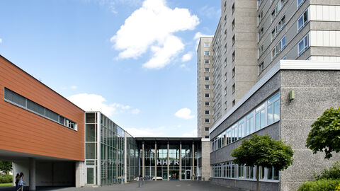 Außenansicht des Gebäudes des Studienzentrums in Rotenburg an der Fulda.  Außenansicht des Gebäudes des Studienzentrums in Rotenburg an der Fulda.