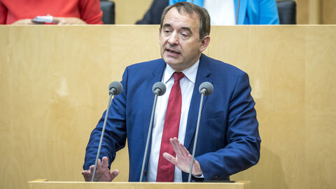 Hessens Finanzminister Professor Dr. R. Alexander Lorz spricht im Plenum des Bundesrats. Hessens Finanzminister Professor Dr. R. Alexander Lorz spricht im Plenum des Bundesrats.