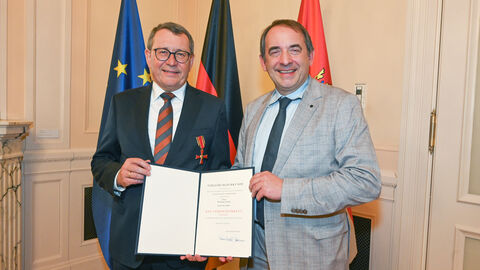 Der Geehrte, Wolfgang Greilich, und Hessens Finanzminister Professor Dr. R. Alexander Lorz. Der Geehrte, Wolfgang Greilich, und Hessens Finanzminister Professor Dr. R. Alexander Lorz.