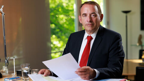 Hessens Finanzminister Professor Dr. R. Alexander Lorz Portraitfoto von Hessens Finanzminister Professor Dr. R. Alexander Lorz.