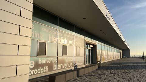 Der Eingang des Kassel Airport.