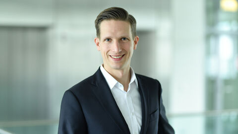 Hessens Finanzstaatssekretär Dr. Till Kaesbach Hessens Finanzstaatssekretär Dr. Till Kaesbach