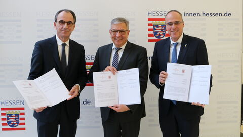 Gruppenfoto von der Unterzeichung der Absichtserklärung